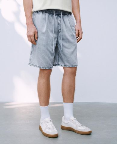  URBAN REVIVO - Quần short jeans nam lưng thun phối dây rút 