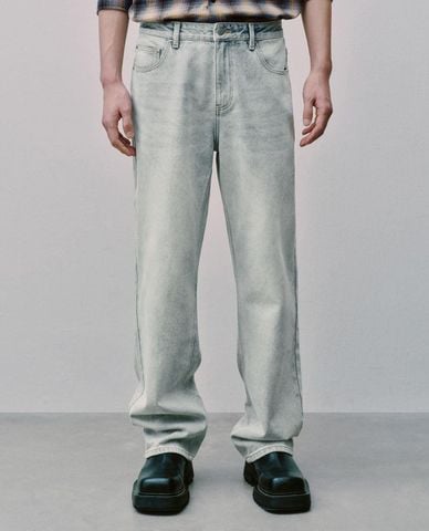  URBAN REVIVO - Quần jeans nam ống đứng wash bạc cổ điển 