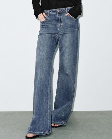  URBAN REVIVO - Quần jeans nữ ống loe cổ điển 