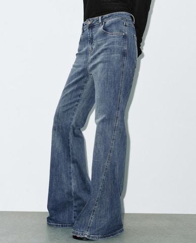  URBAN REVIVO - Quần jeans nữ ống loe cổ điển 