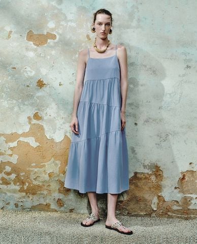  URBAN REVIVO - Đầm hai dây midi xếp tầng phom suông 