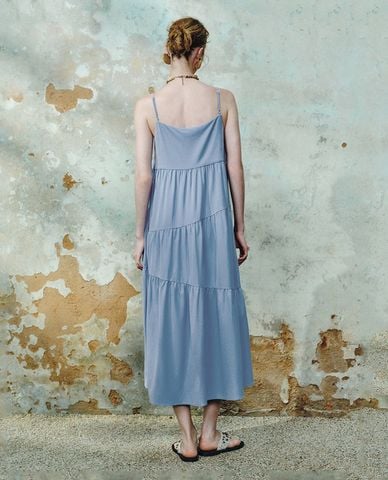  URBAN REVIVO - Đầm hai dây midi xếp tầng phom suông 