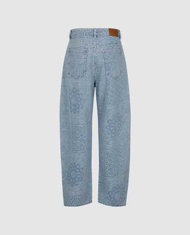  URBAN REVIVO - Quần jeans nữ ống rộng in họa tiết 