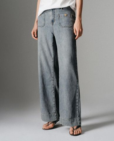  URBAN REVIVO - Quần jeans nữ ống rộng phối túi 