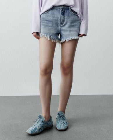  URBAN REVIVO - Quần shorts jeans nữ gấu tua rua 