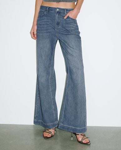  URBAN REVIVO - Quần jeans nữ ống loe cạp cao 