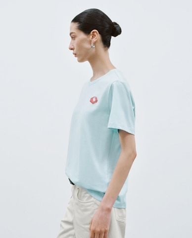  URBAN REVIVO - Áo thun nữ cổ tròn tay ngắn phối họa tiết 