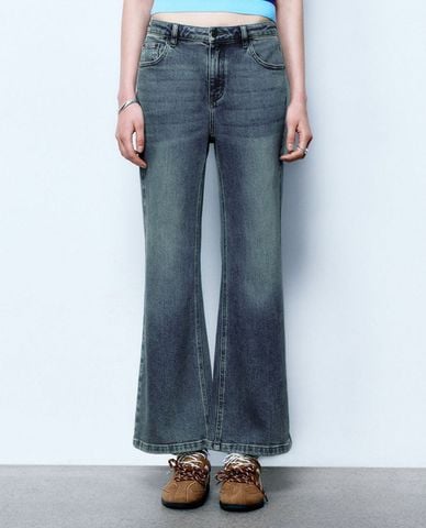  URBAN REVIVO - Quần jeans nữ ống loe wash bạc cổ điển 