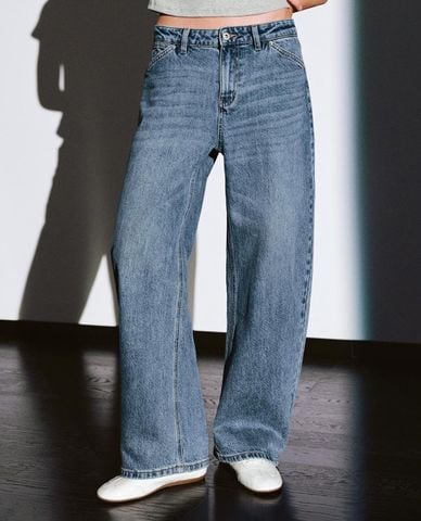  URBAN REVIVO - Quần jeans nữ ống rộng wash bạc 