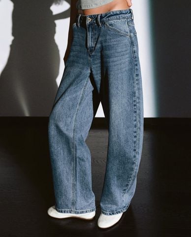  URBAN REVIVO - Quần jeans nữ ống rộng wash bạc 