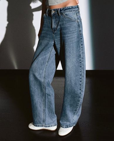  URBAN REVIVO - Quần jeans nữ ống rộng wash bạc 