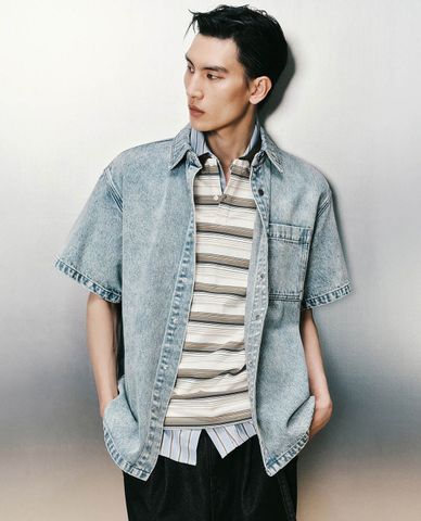  URBAN REVIVO - Áo khoác denim nam cổ bẻ tay ngắn thời thượng 