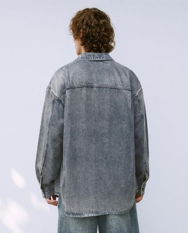  URBAN REVIVO - Áo khoác denim nam tay dài wash bạc phối túi 