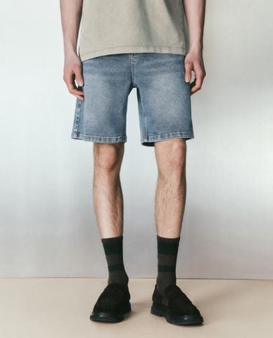  URBAN REVIVO - Quần short jeans nam wash bạc Vogue 