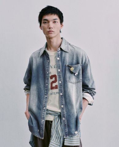  URBAN REVIVO - Áo khoác denim nam cổ bẻ tay dài wash bạc 