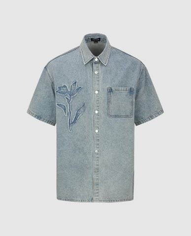  URBAN REVIVO - Áo sơ mi denim nam tay ngắn phối hoa 