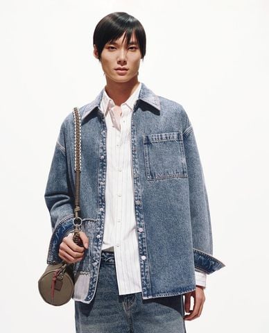  URBAN REVIVO - Áo sơ mi denim nam cổ bẻ tay dài patchwork 