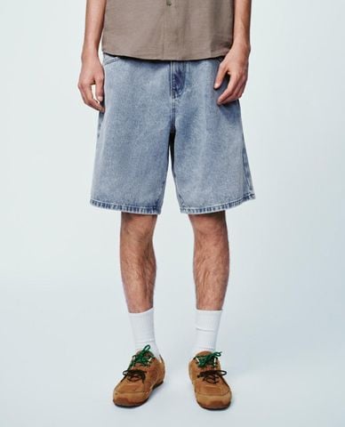  URBAN REVIVO - Quần short jeans nam ống rộng phối dây rút 