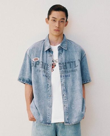  URBAN REVIVO - Áo sơ mi denim nam tay ngắn wash bạc 