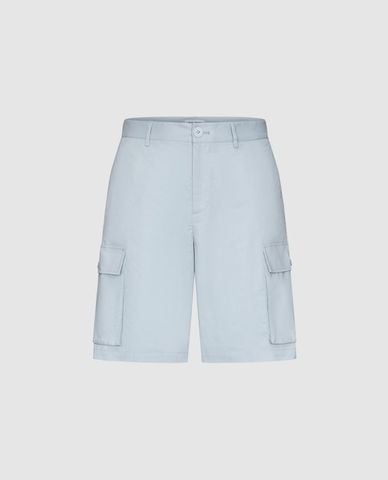  URBAN REVIVO - Quần short nam ngang gối phối túi hộp 