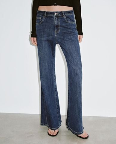  URBAN REVIVO - Quần jeans nữ ống loe cổ điển 