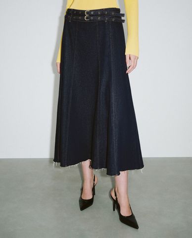  URBAN REVIVO - Chân váy denim midi lưng cao phối thắt lưng 