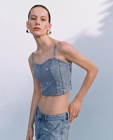  URBAN REVIVO - Áo hai dây nữ đính đá phom croptop 