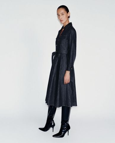  URBAN REVIVO - Đầm denim midi tay dài phối thắt lưng 