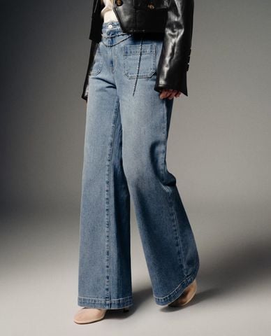  URBAN REVIVO - Quần jeans nữ ống loe túi đắp phối dây xích 
