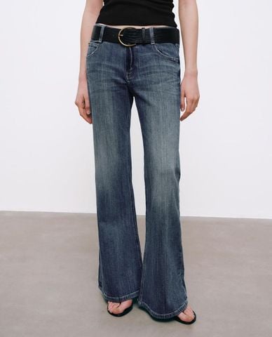  URBAN REVIVO - Quần jeans nữ ống loe kèm thắt lưng 