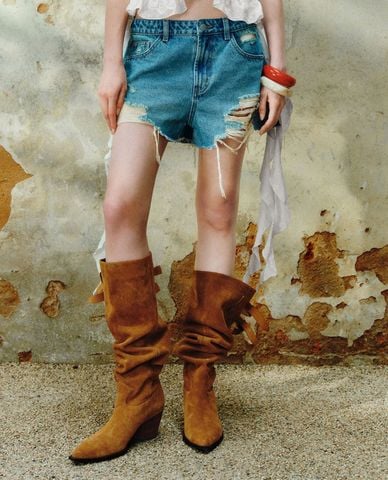  URBAN REVIVO - Quần short jeans nữ rách tua rua 