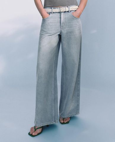  URBAN REVIVO - Quần jeans nữ ống rộng phối thắt lưng 