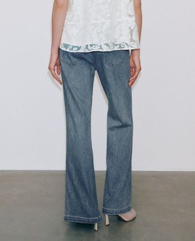  URBAN REVIVO - Quần jeans nữ ống loe kèm thắt lưng 