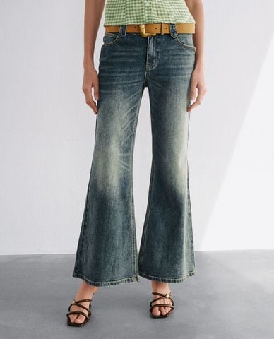  URBAN REVIVO - Quần jeans nữ ống loe kèm thắt lưng 