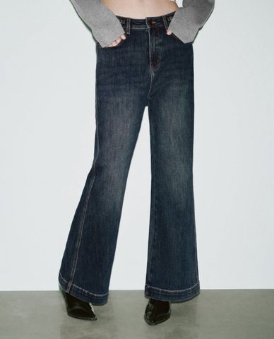  URBAN REVIVO - Quần jeans nữ ống loe thanh lịch 