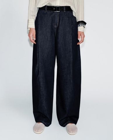  URBAN REVIVO - Quần jeans nữ ống rộng phối thắt lưng 