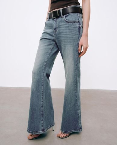  URBAN REVIVO - Quần jeans nữ ống loe kèm thắt lưng 