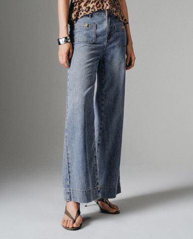  URBAN REVIVO - Quần jeans nữ ống rộng phối túi 