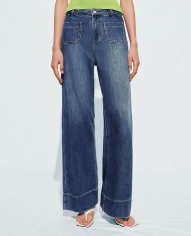  URBAN REVIVO - Quần jeans nữ ống loe wash bạc cá tính 