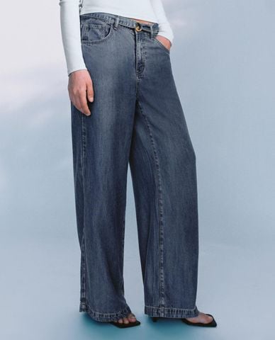  URBAN REVIVO - Quần jeans nữ ống rộng phối thắt lưng 