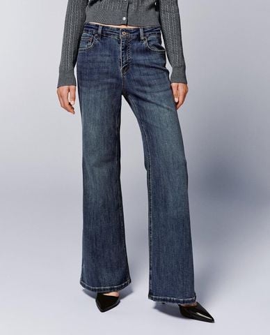  URBAN REVIVO - Quần jeans nữ ống loe wash bạc 
