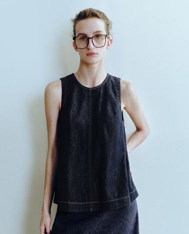  URBAN REVIVO - Áo sát nách nữ denim dáng xòe 