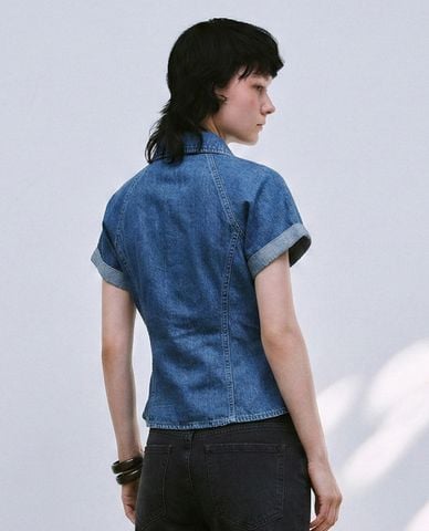  URBAN REVIVO - Áo sơ mi denim nữ tay ngắn phom ôm 