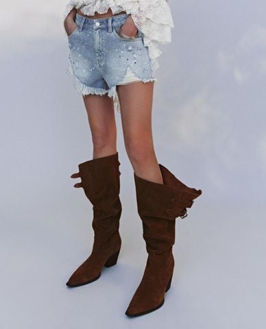  URBAN REVIVO - Quần short jeans nữ mài rách tua rua 