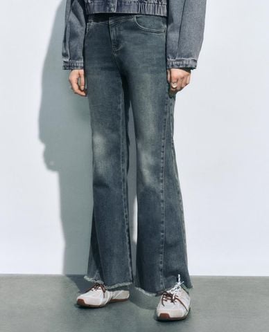  URBAN REVIVO - Quần jeans nữ ống loe wash bạc 