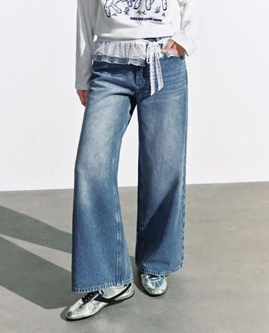  URBAN REVIVO - Quần jeans nữ ống rộng phối bèo ren 