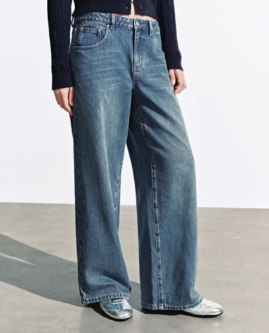  URBAN REVIVO - Quần jeans nữ ống rộng wash bạc 