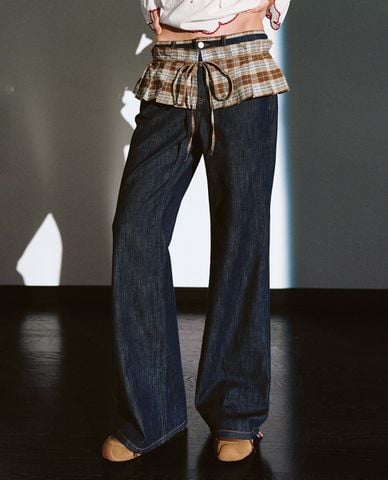  URBAN REVIVO - Quần jeans nữ ống rộng phối peplum kẻ caro 