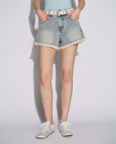  URBAN REVIVO - Quần short jeans nữ viền ren kèm thắt lưng 