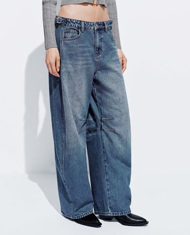  URBAN REVIVO - Quần jeans nữ ống rộng dáng cong 
